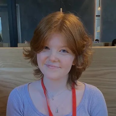 Charlotte Holmes headshot. President of Special Forum and Head Chair of the Ethics Committee at MUNCH 25.